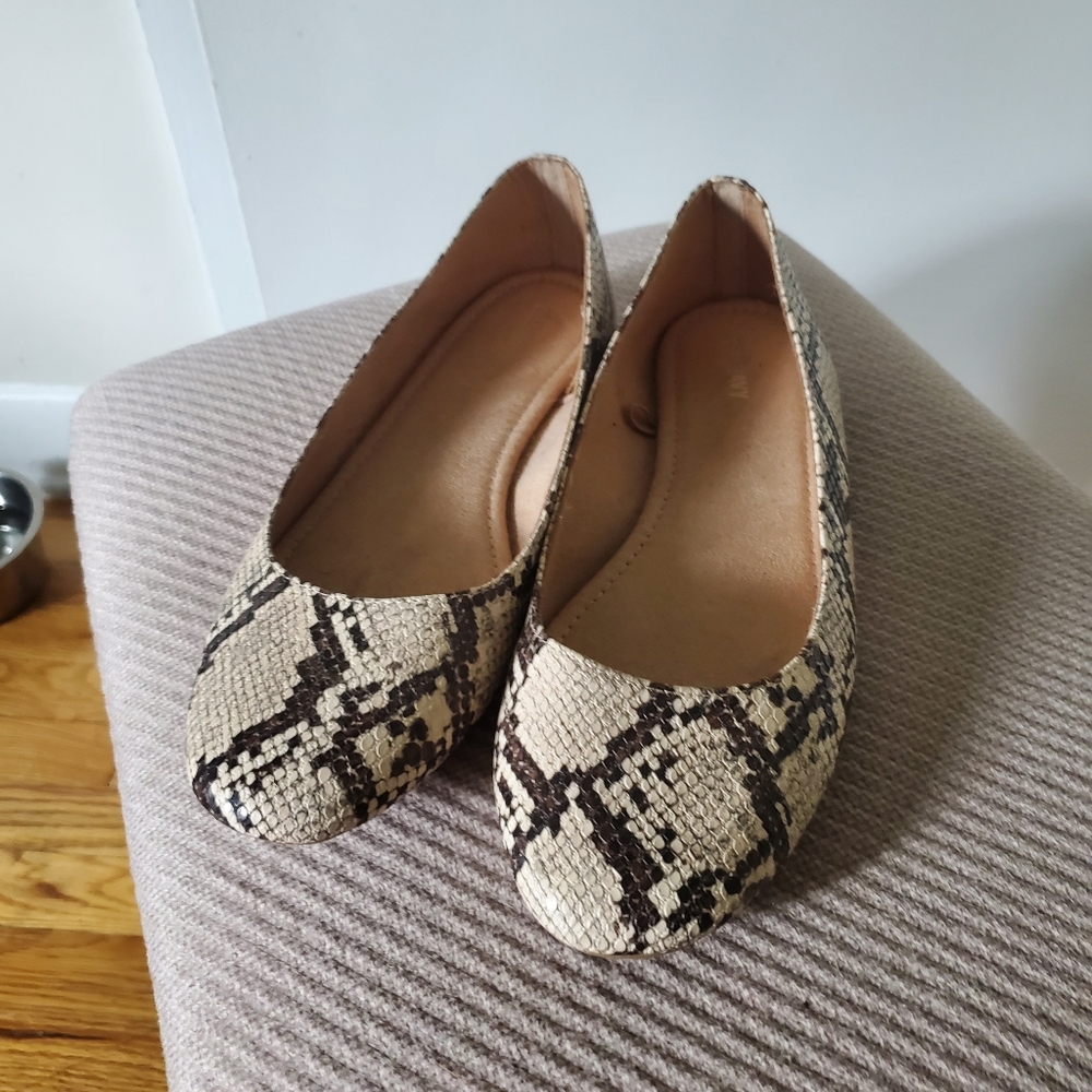 Snake pattern flats